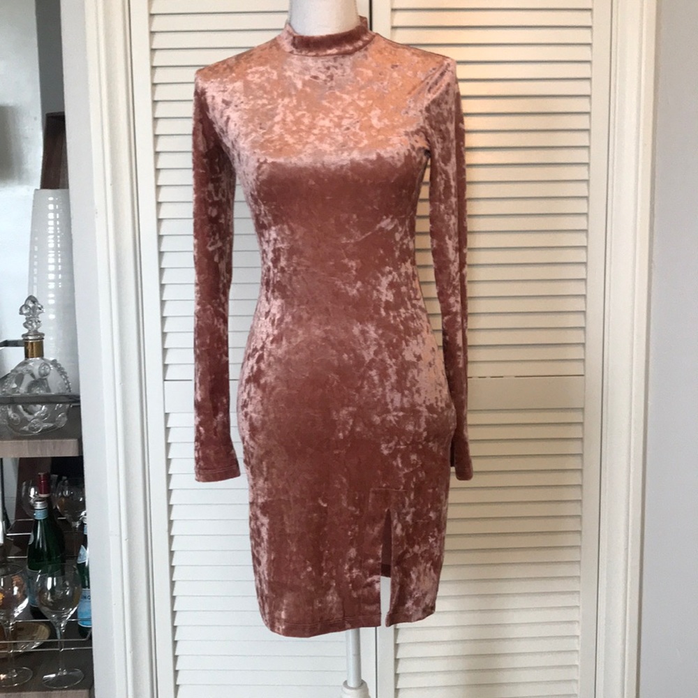 🎉 select 3 items $30 Crushed velvet blush dress